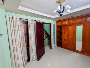 bán nhà hầm + 4 tầng trung tâm hoa lan p2 phú nhuận hiếm trong tầm giá chỉ 17.2 tỷ