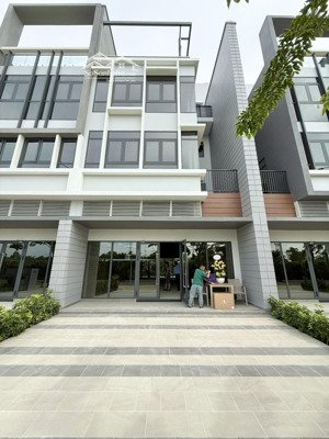 giá bán 35 tỷ ( luôn vat + sổ ) shophouse 7 x 28 celesta avenue - nguyễn hữu thọ. cần bán nhanh !!!