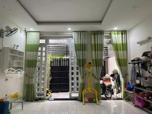 hẻm 1/ xe hơi đường phú thọ hoà đoạn đẹp gần luỹ bán bích. ngang 5m dài 18m. đúc 3 tấm đẹp. giá tốt