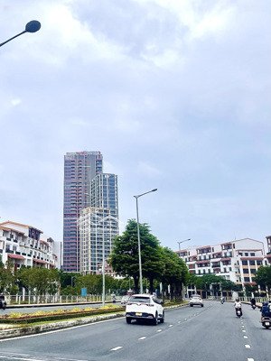 bán nhanh căn 1 br tầng cao, view sông hàn và pháo hoa diff, chiết khấu cao