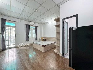 khai trương phòng ngay ngã tư hàng xanh, chợ bà chiểu, cầu bông bancol tách bếp, siêu thoáng