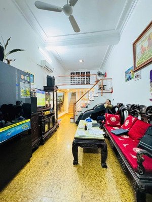 63m2, 4 tầng, 5pn, ô tô vào nhà, hồ linh đàm. 15.5 tỷ.