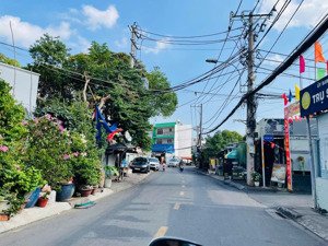 bán đất tặng 4 phòng trọ _100m2_ngang 5m_ hxh_đường thông _gần công viên thoáng mát _ nhỉnh 8 tỷ