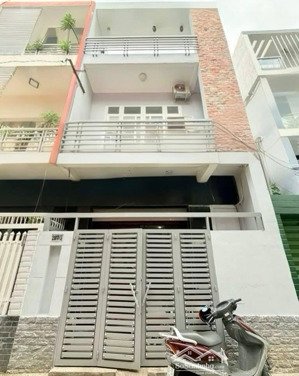 chú tiến kẹt tiền bán nhà đường kỳ đồng,p9,q3 giá 4tỷ2/65,1m2 cho thuê 33 tr gần bv tai mũi họng