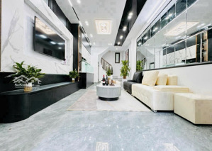 nhỉnh 8 tỷ, thái thịnh, lô góc, sát phố, 35m2 ô tô tránh, khu vực hiếm nhà bán, dt 42m2, 4pn