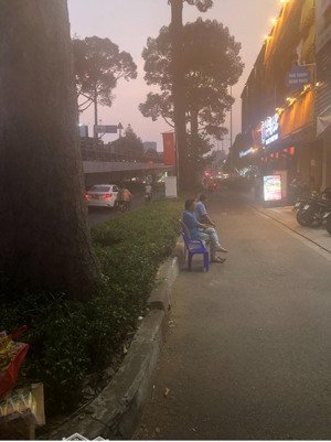 bán nhà phố mt 3/2, 28 tỷ, 72m2, 5pn, view đẹp lh :0916887727