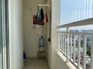 chung cư có sổ hồng giáp đầm sen cần bán gấp, 2 phòng ngủ. lh 