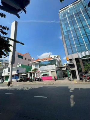 giảm 5.7 tỷ - tòa góc 2mt nơ trang long 10x30m 276.5m2 hầm 8 tầng - hđt 210 tr/tháng - bán 109.3 tỷ