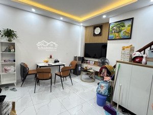 hiếm trung tâm bạch mai 30m x 5t giá 8 tỷ có sân rộng để xe