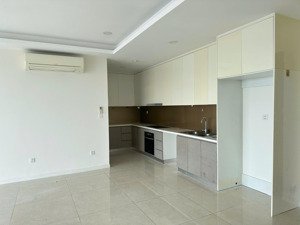cho thuê millennium 3pn rộng 108m² tầng cao, nội thất cơ bản thuê lâu dài giá 28 triệu/tháng