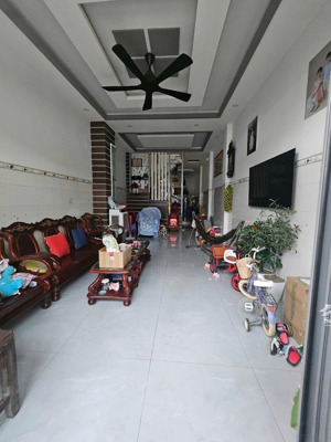 chỉ 6.x tỷ - nhà 3 tầng - 3pn - 3wc - cách lã xuân oai 50m. hxh thông.