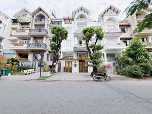 biệt thự view hồ công viên himlam, ngay hoàng trọng mậu quận 7, 7.5x20m, 5 tầng tặng full nội thất