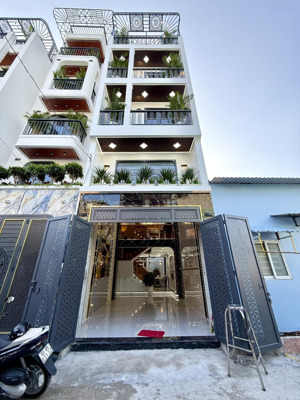 nhà sát bên chợ cầu đồng và ngã tư ga, dt:4x16m, lửng, 3 lầu, 4pn, gara ô tô, sân thượng, 6.9 tỷ