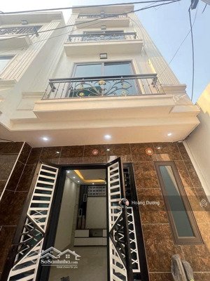 hàng hiếm- chi hơn 4 tỷ- 40m2. ngõ oto đỗ.sân siêu rộng. 500m đại lộ thăng long. sát chợ. 20p tt hn