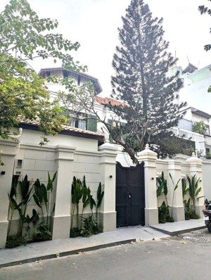 bán nhà 7 trần khánh dư, q1 14,1x26,5m cn366m bt trệt 1 lầu quy hoạch hầm + 8 tầng giá 185 tỷ