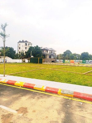 lô đất nền siêu đẹp cạnh kđt utopia - mặt đường hồ chí minh - 300m full thổ cư giá chỉ 2.6 tỷ !