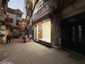 nhà đẹp ở luôn oto tránh phố tân mai thang máy nhà mới đẹp chỉ 9,5tỷ dtich 38m2 nở hậu mtien 3,8m