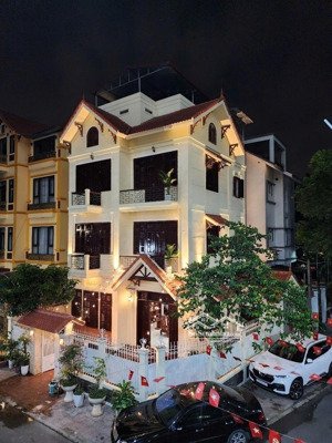 biệt thự đào tấn 130m x 5 tầng lô góc mt 11m, giá 85,5 tỷ. ô to tránh, kinh doanh.