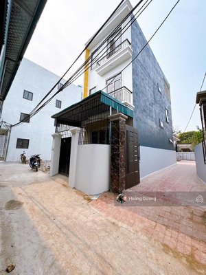 nhà xây độc lập - chỉ hơn 4 tỷ- ngay cầu đại thành - đông la. 10p kđt đô nghĩa. 25p tt hà nội