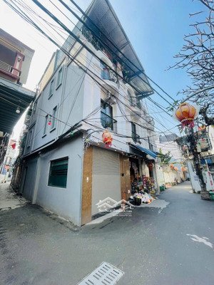 bán nhà trung tâm la phù, ô tô tận cửa, dt 33m2 4t 3pn, gần trường học, chợ la phù. giá 5.25 tỷ,ctl