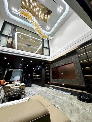 bán nhà phố ngọc lâm 7 tầng thang máy kinh doanh sầm uất