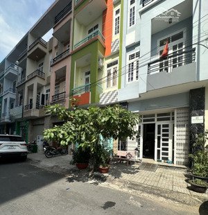 11,ty700 thương lượng chính chủ định bán nhà mặt tiền kinh doanh đối diện cổng ra vào chung cư