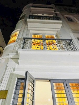 nhà mới đẹp - nguyễn văn nguyễn - 4,2x9m - 3 lầu sân thượng - 3pn 4wc - có máy lạnh - 16tr tl