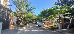 cần bán lô góc đẹp giáng hương villa