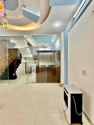 nhà thích quảng đức - 4x15m - trệt 3 lầu - 5pn 3wc - 19 triệu tl - gọi hằng xem nhà