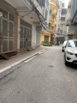 nhà đẹp 5 tầng nguyên hồng ô tô đỗ ngõ thông không gian rộng hiếm có ở trung tâm đống đa