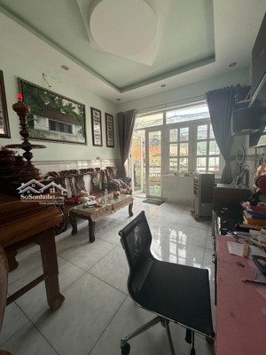 hẻm 8m, gần lê quang định,3pn, dt40m2, nhỉnh 8.xtỷ. dọn ở ngay.