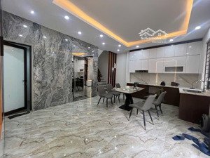 giang biên nhà mới 6 tầng view hồ ô tô ngõ thông
38m giá chỉ 7,4 tỷ