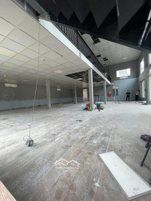 cho thuê kho xưởng 250mx 2 tầng giá 50tr - điện 3 pha, xe cont đỗ cửa - làm văn phòng, kho hàng