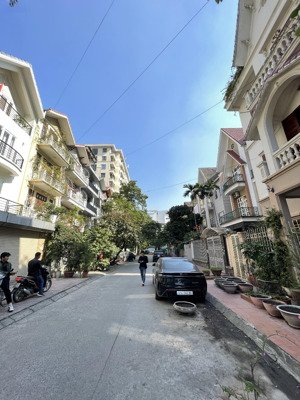 bán siêu phẩm ít hàng bán biệt thự đơn lập 143m2 nam từ liêm vị trí đẹp, khu toàn biệt thự.