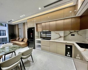 oto đỗ cổng, thái thịnh, quận đống đa. 46m x 6 tầng chỉ 12 tỷ có tl