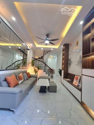 chính chủ cần bán nhà mới xây 4 tầng, dt 36m2 ,vuông vắn trước sau . để lại đầy đủ nội thất xịn sò