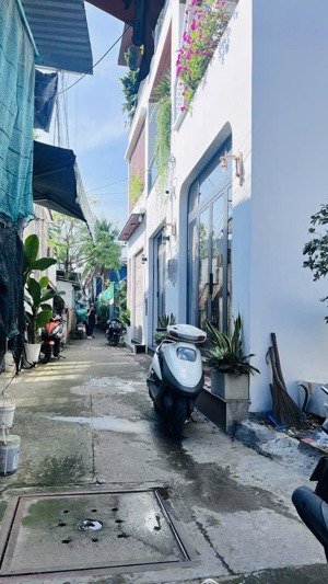 kế bên nam long, nhà phố 3 tầng, mói tinh, 4.5*15, nội thấp cao cấp, vào ở ngay