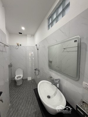 bán nhà phố khương trung 34m, 5tang , giá 9.8 tỷ , thang máy ,ngõ thông oto đỗ cửa