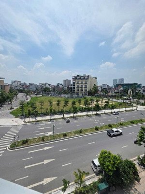 nhà mặt phố nguyễn gia bồng - ngọc thuỵ-s át hồng tiến- 66m2 lô góc