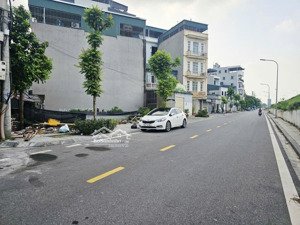 đất phố giang biên 50m2, 10.4 tỷ, mặt đê, thoáng sáng kinh doanh, văn phòng, đầu tư...