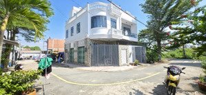 bán nr lô góc 2pn, 3wc, 53,8m2 tại đường 8, p long phước, hcm giá chỉ 4,3 tỷ, gần chợ, dân cư đông