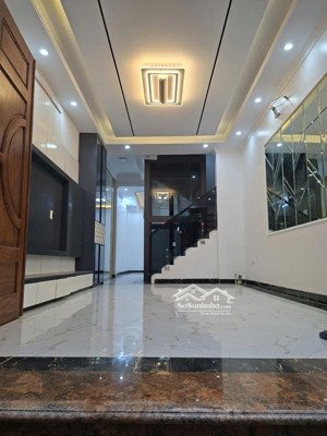 nhà mới tinh -siêu đẹp nguyễn văn cừ 46m2- chỉ 10 tỷ - full nội thất - 30m ra đường ôtô