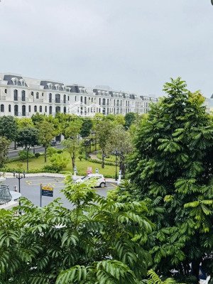 view công viên hướng đb quá đẹp. giá rẻ 56m ht 5 tầng full đồ t2-3-4-5 chia 2pn sẵn sổ đ