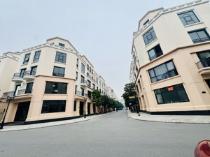 bán liền kề góc 2 mặt đường khu hải âu , vị trí trung tâm, sẵn sổ đỏ giao dịch ngay