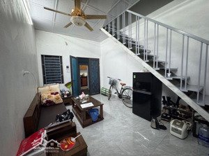 bán nhà ngô gia tự 30m, 2 tầng 3,3 tỷ: giá rẻ, nhà mặt đất sổ chính chủ, gần ô tô đỗ, tiện ích đủ