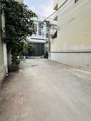 căn hộ dịch vụ mới xây 100% _ cực đẹp , đường oto quay đầu_dòng tiền cho thuê gần 40tr/th _ thủ đức