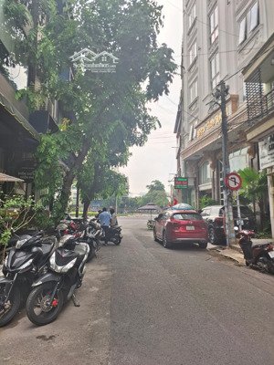 phú nhuận - mặt tiền hoa hồng - nở hậu đẹp - sát phan xích long - 47.9m2 - 18 tỷ