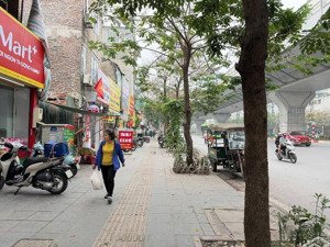 hàng hiếm tại minh khai, 8,9 tỷ, 38 m2, nhà riêng, mt 5m, ô tô đỗ cổng, full nội thất