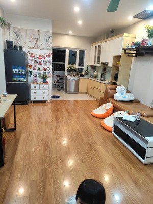 nhà đẹp, bán nhanh căn hộ 70m2 kđt xa la, giá chỉ 3,99 tỷ. sổ đỏ. lh 