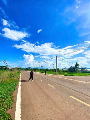 hàng hiếm, 750m2 mặt tiền đường nhựa 30m gần sân bay đà lạt, giá chỉ 4,6 tr/m2